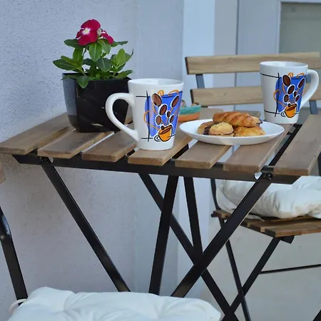 Apartmán Zennova #5 Antigonidon Square