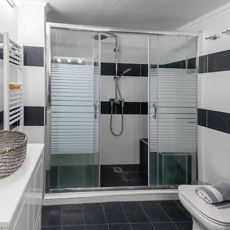 Zennova #5 Antigonidon Square * Салоники