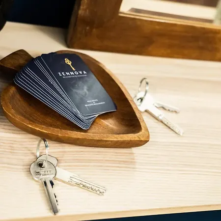 Zennova #5 Antigonidon Square * Салоники