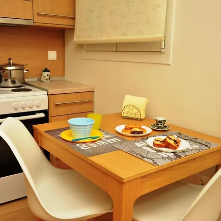 Zennova #5 Antigonidon Square Apartment *