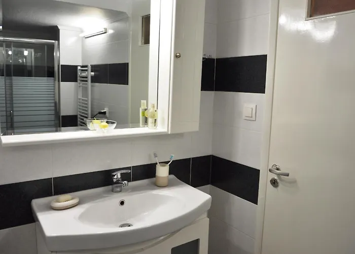 Apartment Zennova #5 Antigonidon Square