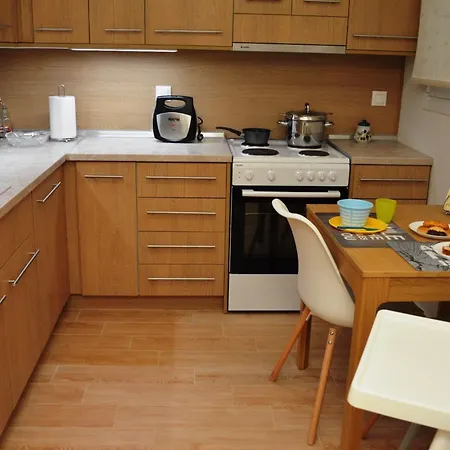 Zennova #5 Antigonidon Square