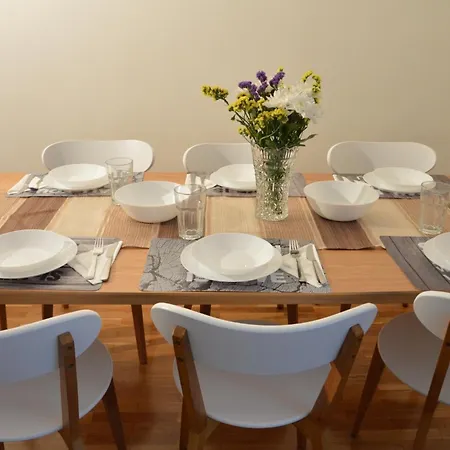 Zennova #5 Antigonidon Square Daire *