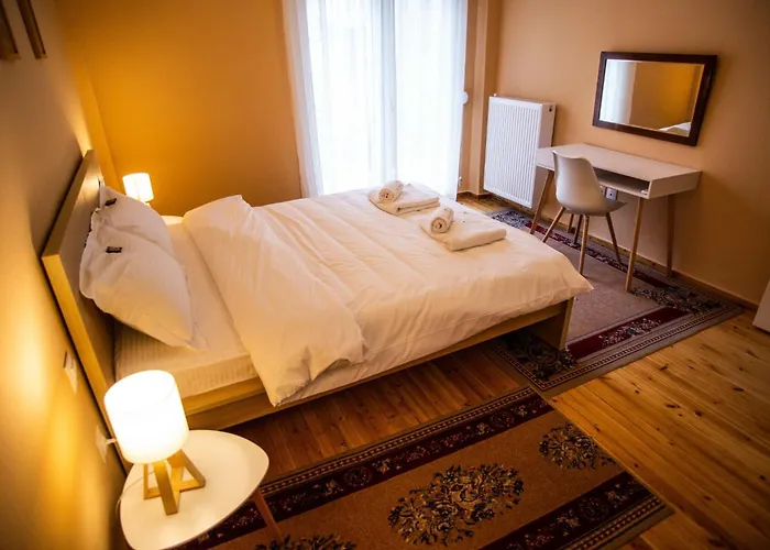 Zennova #5 Antigonidon Square Apartament *